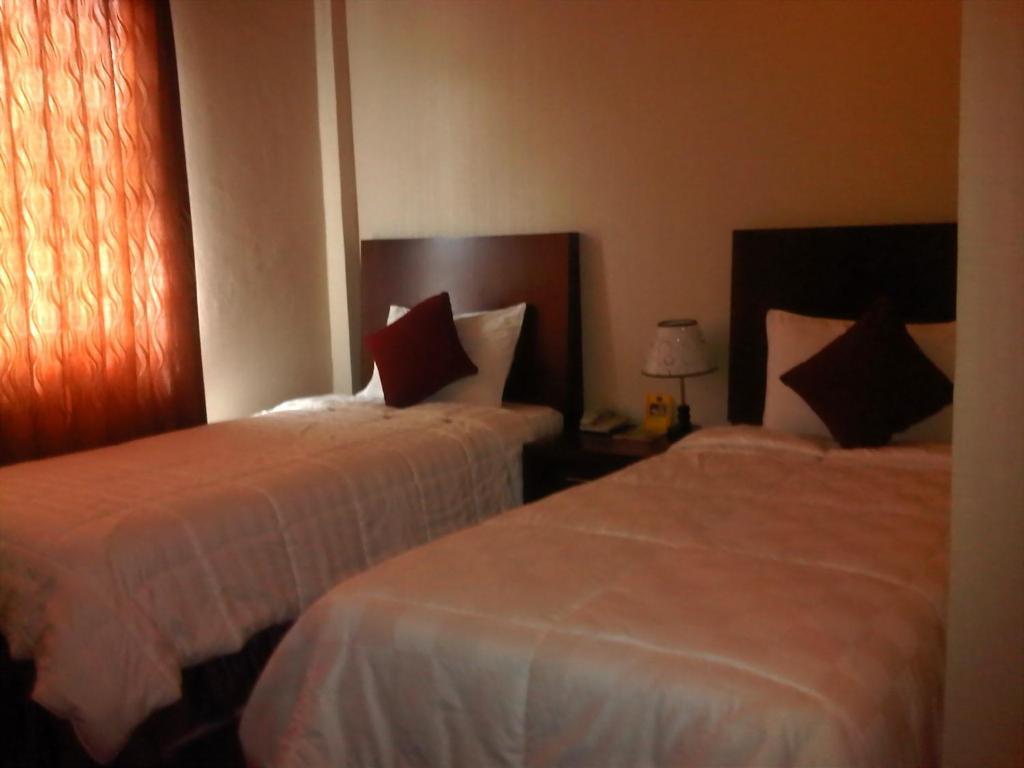 Grand Duta Hotel Palu Habitación foto