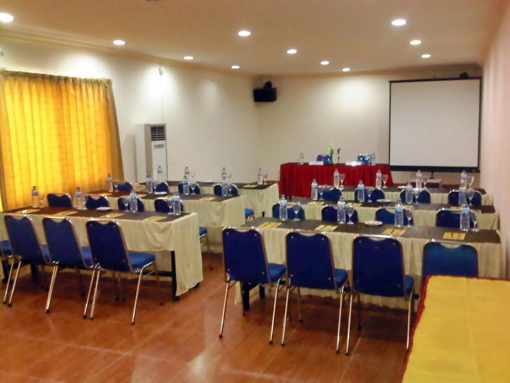 Grand Duta Hotel Palu Exterior foto